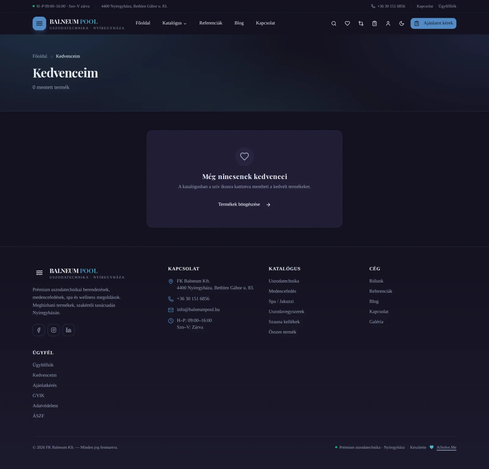 Customer /fiok/kedvenceim — desktop nézet, sötét téma. A kedvenc termékek listája sötét háttérrel: medence-szivattyúk, szűrőtartályok, szauna kellékek kártyás megjelenítésben. A szív ikon inverz színnel jelöli a kedvenceket.