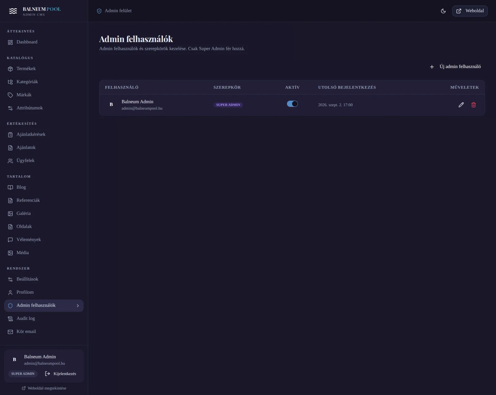 Admin /admin/admin-felhasznalok — desktop nézet, sötét téma. Admin felhasználók listája: email, jogosultsági szint (SUPER_ADMIN, SUPPORT), utolsó bejelentkezés, 2FA státusz.